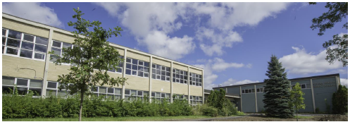 Picture of the front of severn avenue public school